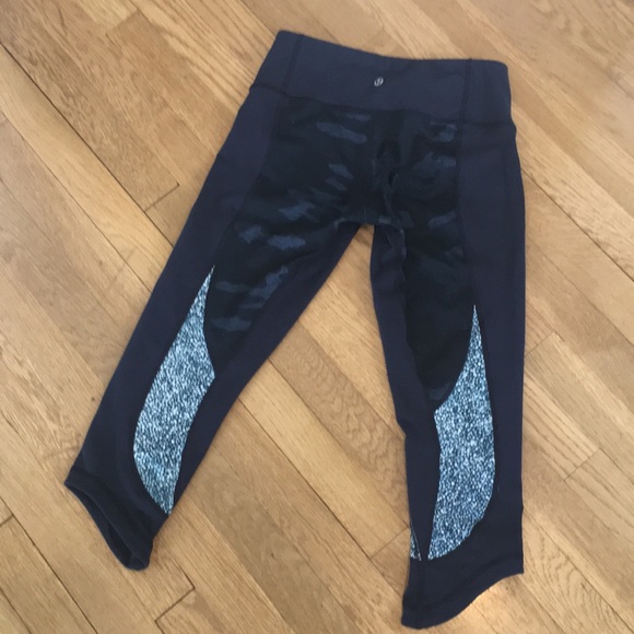 Lululemon blue camo/mixed pattern crops. - Picture 3 of 3